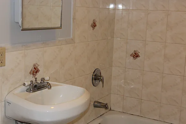 Rented by Premier Metro Realty Corp | media 2