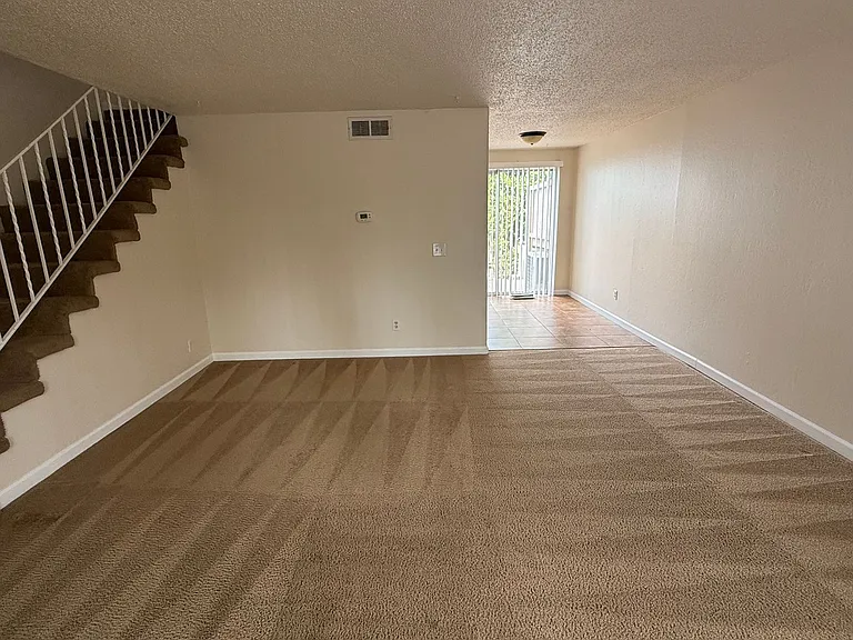 1450 Baker 1451 Ashland — Photo 3
