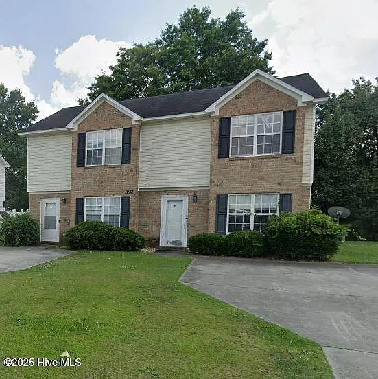 2 bed, 2.5 bath, $1,050 — Photo 2