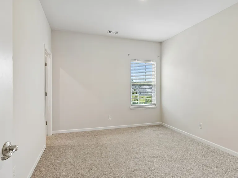 2030 Oglethorpe Dr — Photo 49