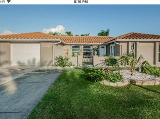 9820 Island Harbor Dr, Port Richey, FL 34668
