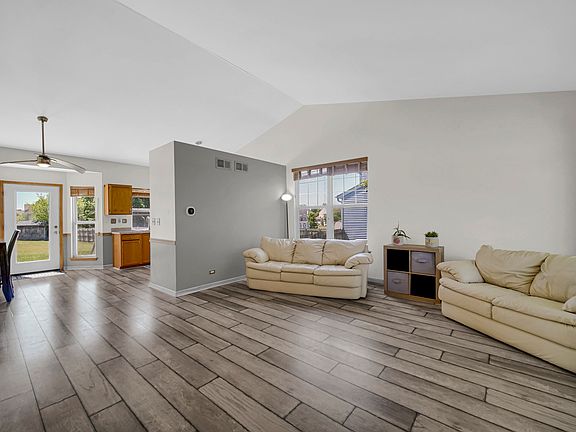 4th image of 676 Hamilton Ln