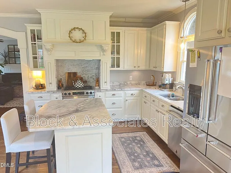 3 bed, 2.5 bath, 3000 sqft, $3,500 — Photo 4