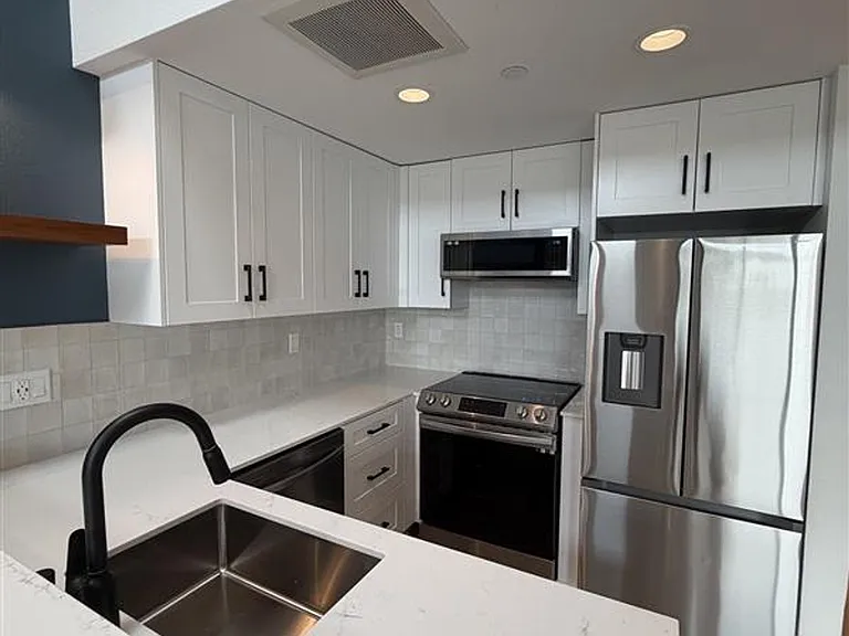 Girard Lofts — Photo 13