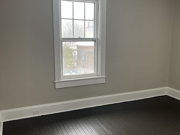 3rd image of 136 Westminster Ave APT 2