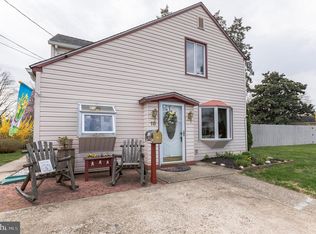 18 Maplewood Ave, Carneys Pt, NJ 08069