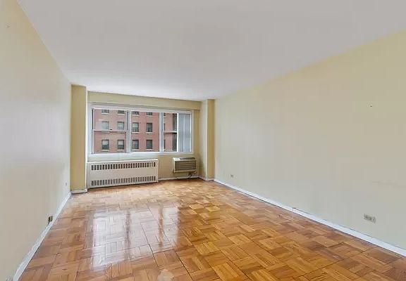 3rd image of 430 W 34th St APT 6G