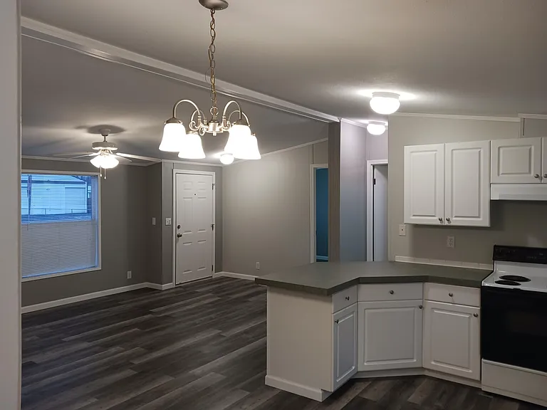 904 Home St — Photo 3