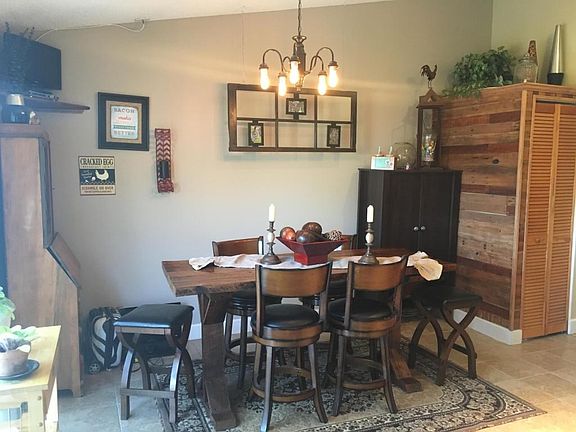 Eat-in Kitchen