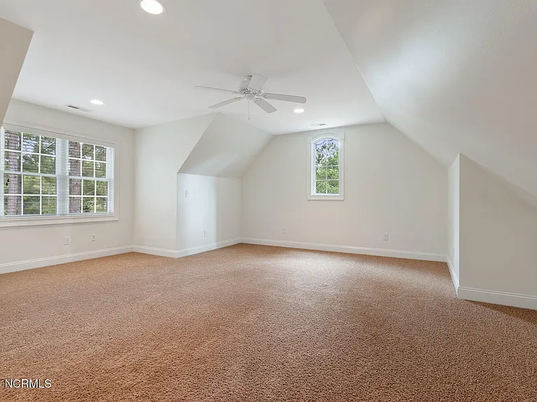 108 Hammerstone Cir — Photo 32