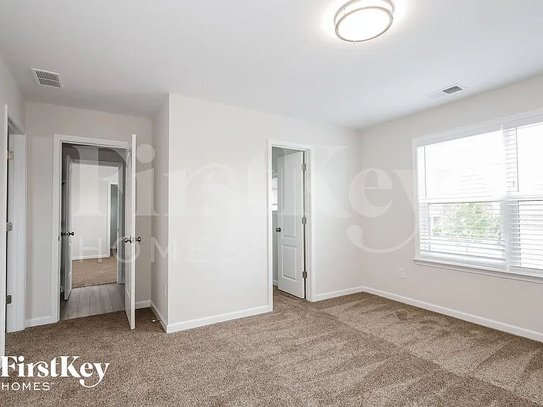 2641 Kinmere Dr — Photo 12