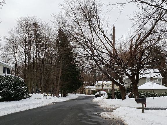 4th image of 492 Ackerson Ave