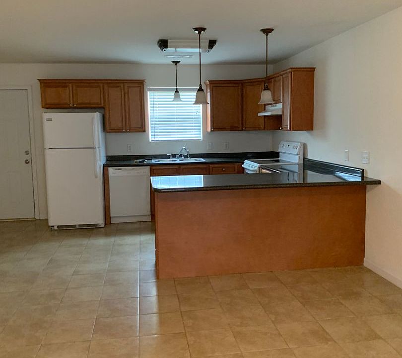 1st image of 900 Maple Dr #10B