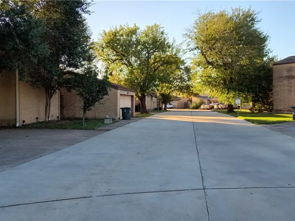2136 Kazmeier Plz, Bryan, TX 77802