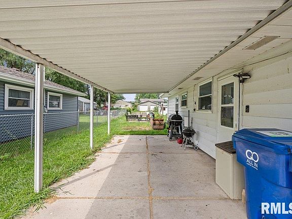 2nd image of 1106 S Zenith Ave