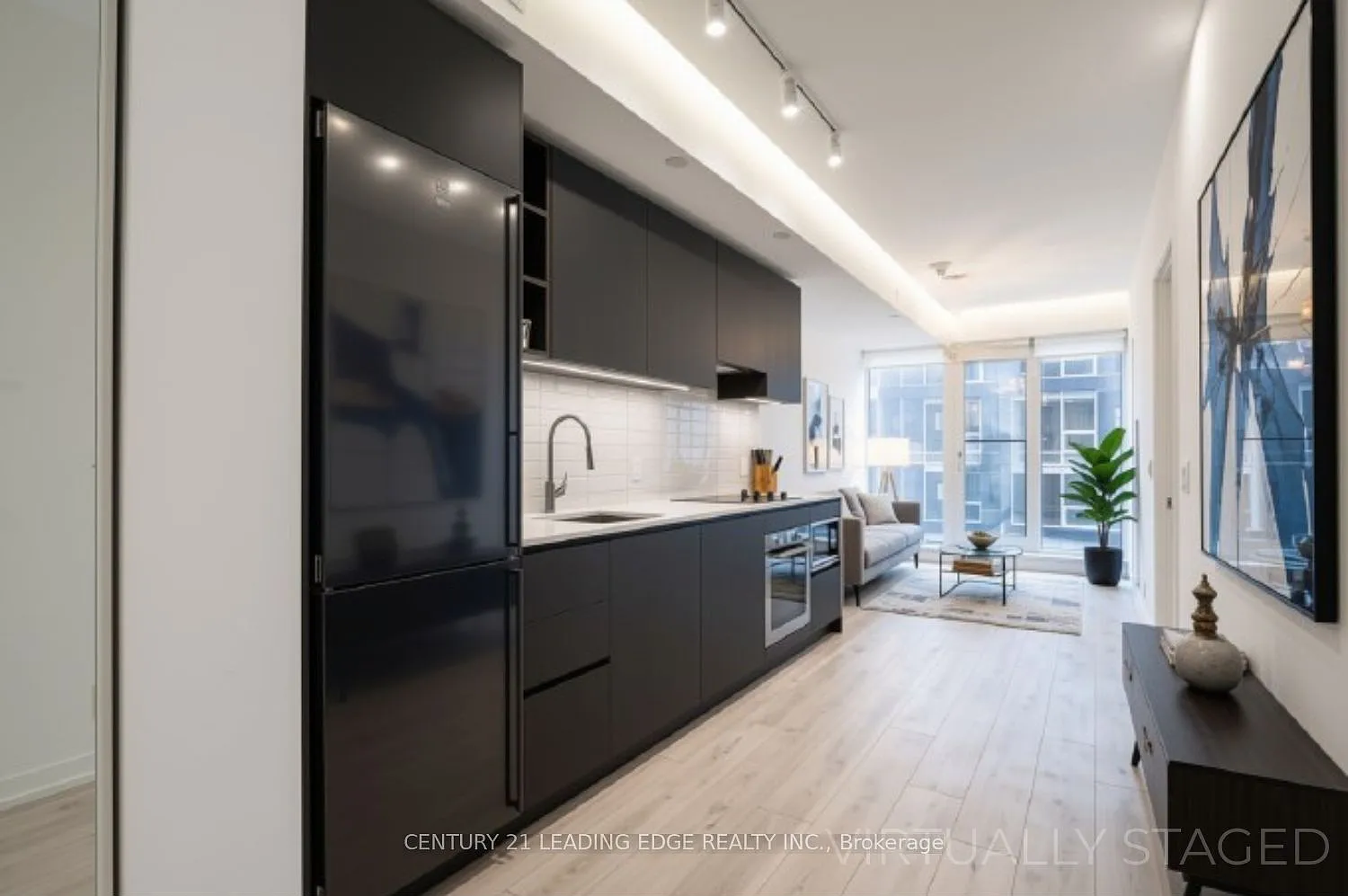 Mercer 55 Condos — Photo 1