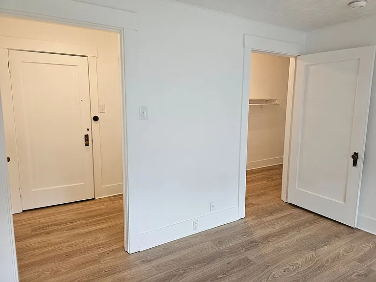 435 -Keystone Apartments — Photo 11