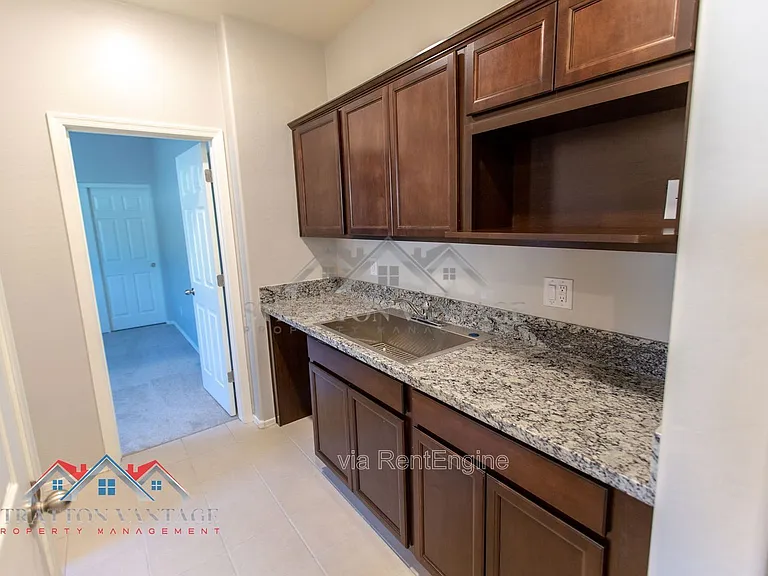 495 E Rio Pl — Photo 10