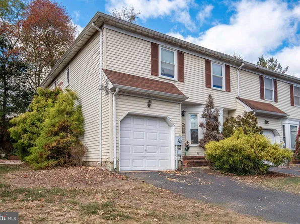 37 Carriage Ln, Englishtown, NJ 07726