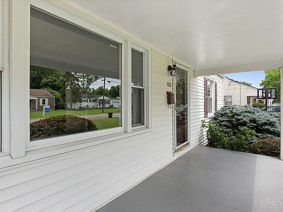 3rd image of 782 Louise Ave