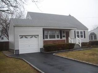 96 Sunset Ave, Farmingdale, NY 11735