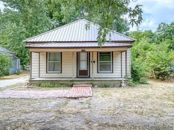 730 S Pine St, Nowata, OK 74048