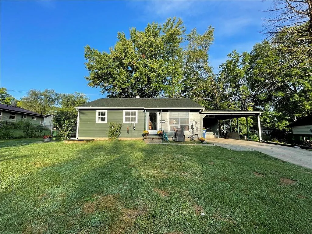 606 Crescent Dr photo 1