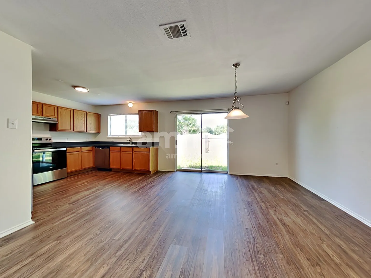 3 bed, 2.0 bath, 1759 sqft, $2,110 — Photo 4
