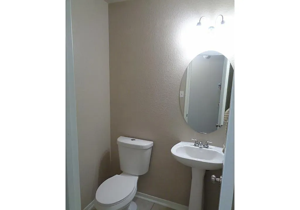 Building Photo - 4303 Rainlily St