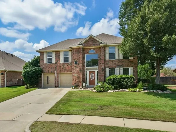 4555 Queenswood Dr, Grand Prairie, TX 75052