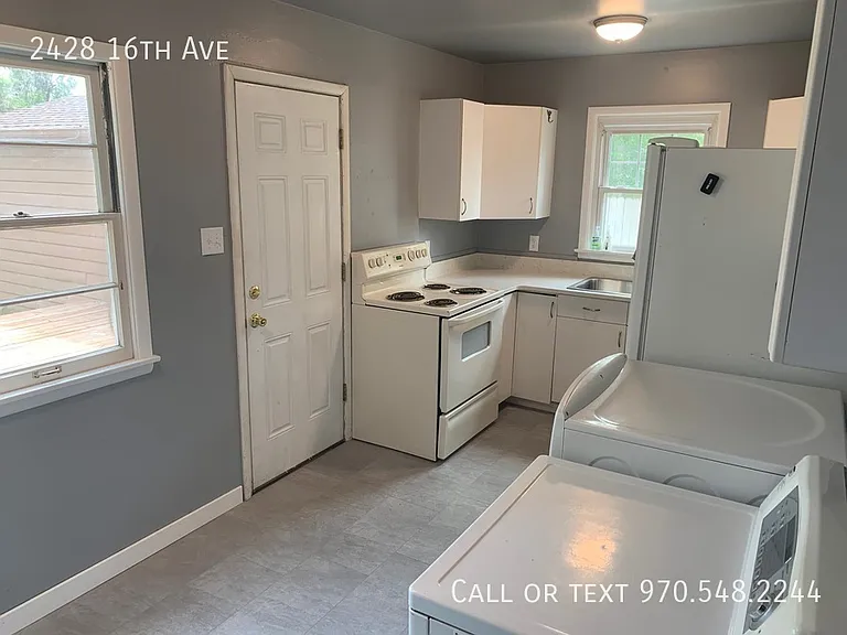 2428 16th Ave — Photo 14