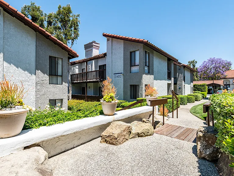 Ridgecrest Apartments — Photo 39