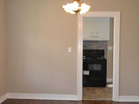 4th image of 553 Crossway Ave