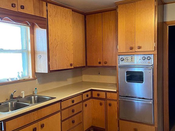 3rd image of 1717 Chestnut Dr