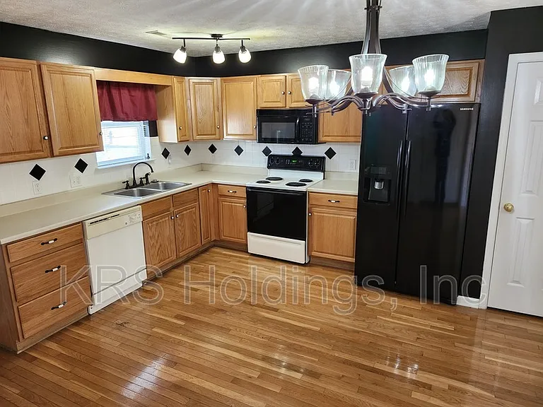 1210 Victorian Village Dr — Photo 7