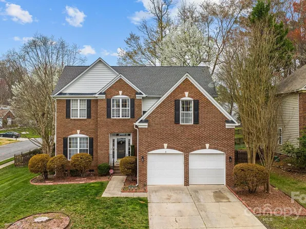 8803 Walden Ridge Dr, Charlotte, NC 28216