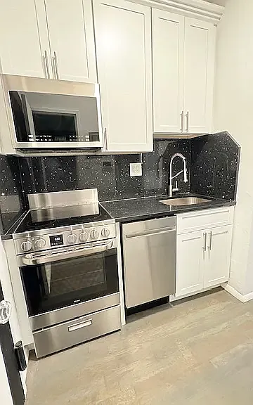 515 E 6th St #A8 — Photo 4