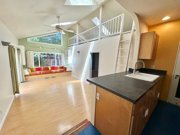 11 Hillview Ave — Photo 8