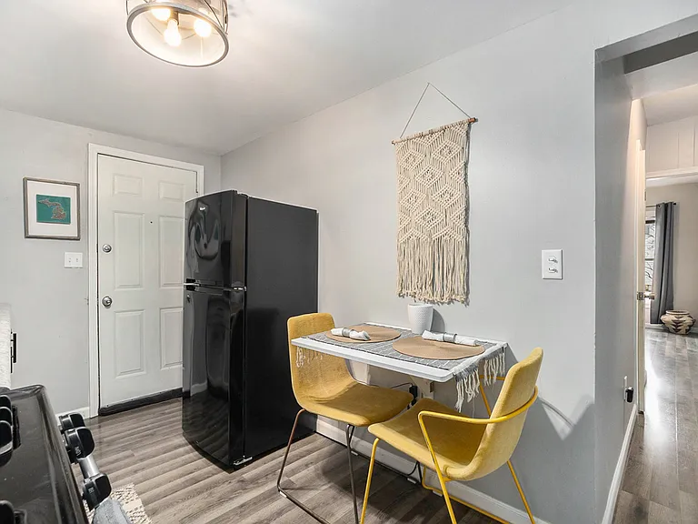 415 6th St NW #2 — Photo 9