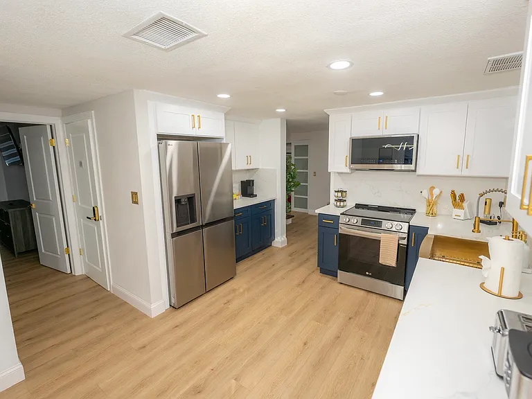6820 Fountain Ave — Photo 10