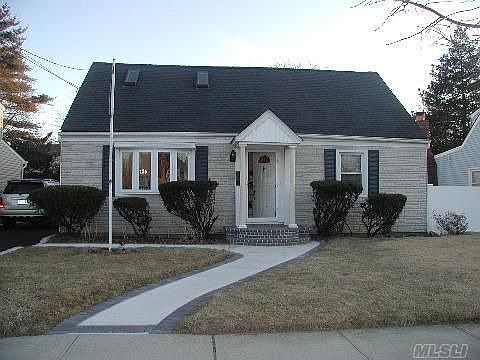 1st image of 239 W Windsor Pkwy