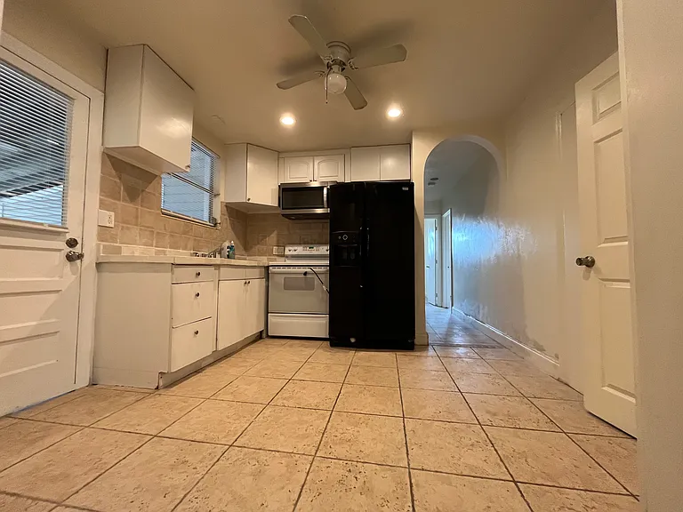 257 Whittier Ave — Photo 14