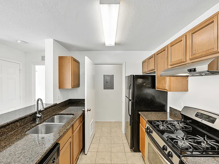 Cambridge Cove and Kathleen Pointe Apartment Homes — Photo 20