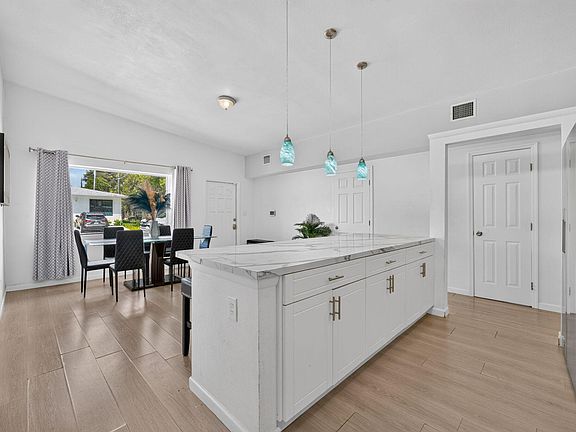 5th image of 910 NW 17TH Avenue