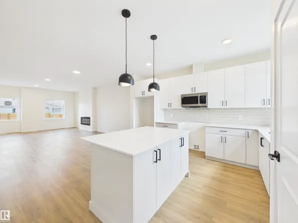 1096 McLeod Ave, Spruce Grove, AB T7X 3X2