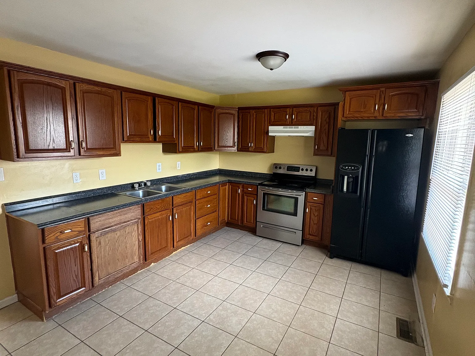 3 bed, 1053 sqft, $1,600 — Photo 4