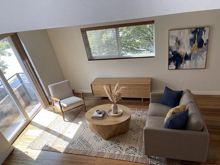 6408 Phinney - Located at the top of Phinney Ridge — Photo 4