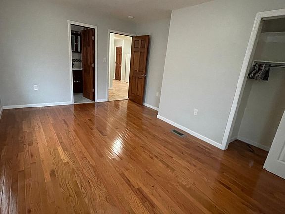 4th image of 22129 Davenport Ave