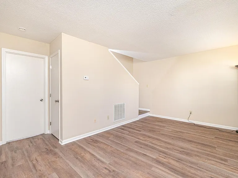 106 N Tunstall Ave — Photo 11