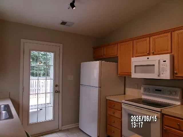 2011 Kansas City Dr — Photo 13
